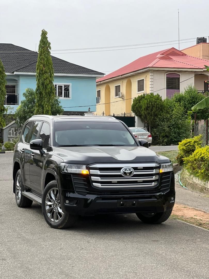 Toyota Land Cruiser, black