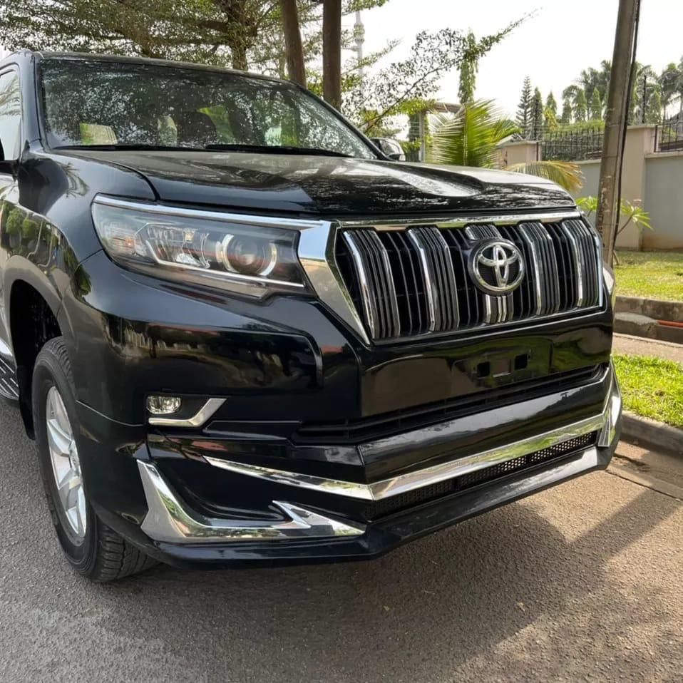 Toyota Prado VXR, black